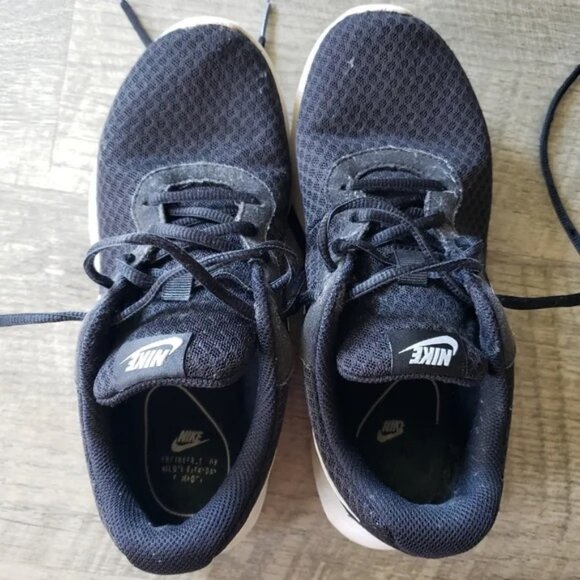 Nike Black and White Tanjun Sneakers. - Picture 3 of 7